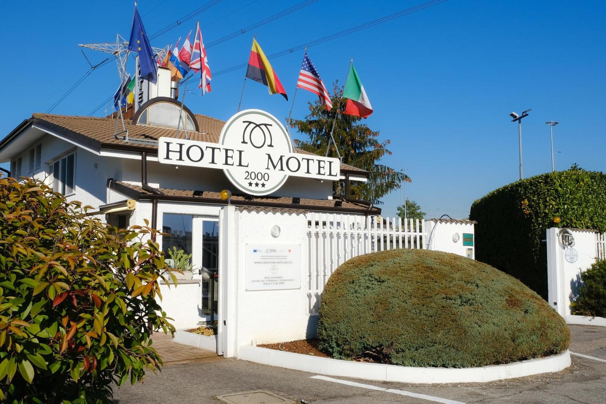 Hotel Motel 2000 Треццано-суль-Навиглио Экстерьер фото